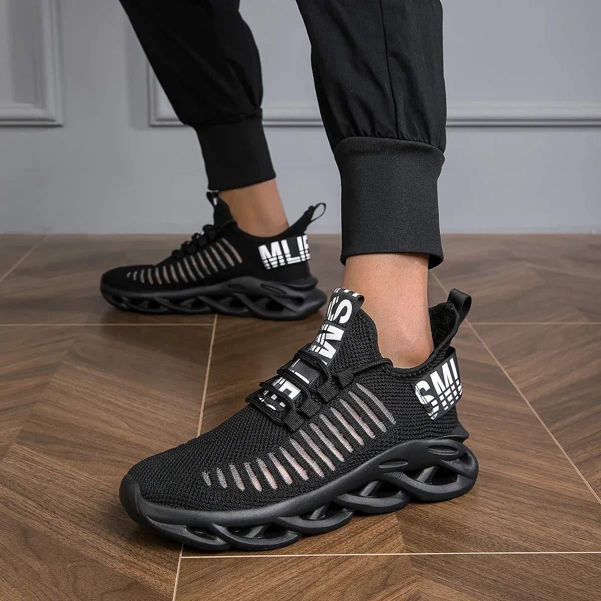 Nieuwe Heren Zwarte Sneakers Zomer Lichtgewicht Heren Schoenen Comfortabele Mesh Ademende Schoenen Voor Heren Outdoor Platform Hardloopschoenen