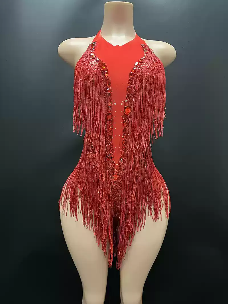 반짝이는 프린지 라틴 댄스 스커트, 살색 타이트 핏, 날씬해 보이는 기질, 섹시한 울트라 숏 점프수트, 나이트클럽 DJ 무대