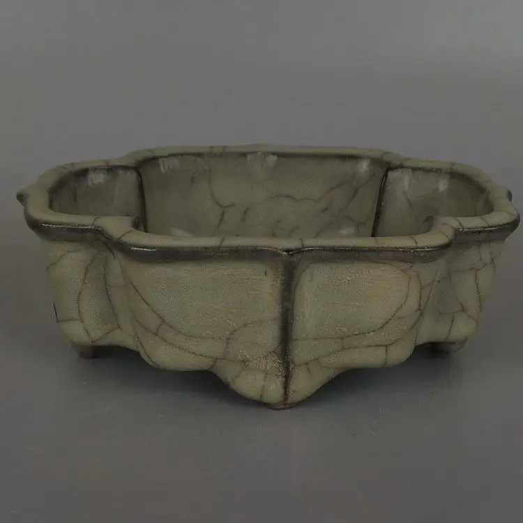 Chinese Song Official Kiln Style Crackle Glaze Begonia Shaped Four-foot Porcelain Brush Washer