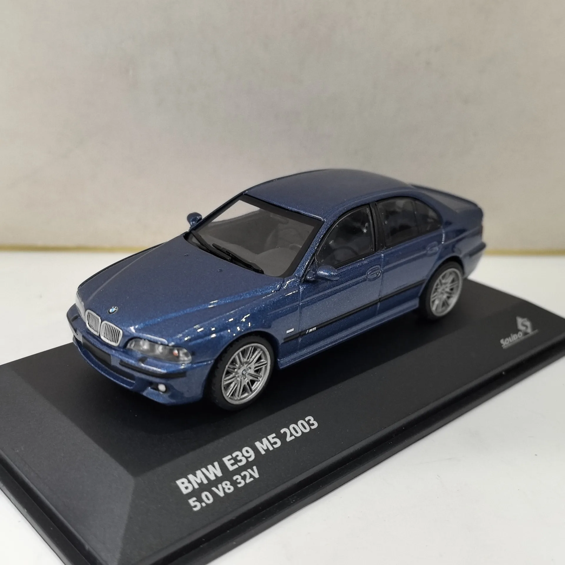 

Box Cracked Diecast SOLIDO 1/43 Scale E39 M5 2003 BMW Alloy Car Model Collectible Toy Gift Souvenir Display Ornament