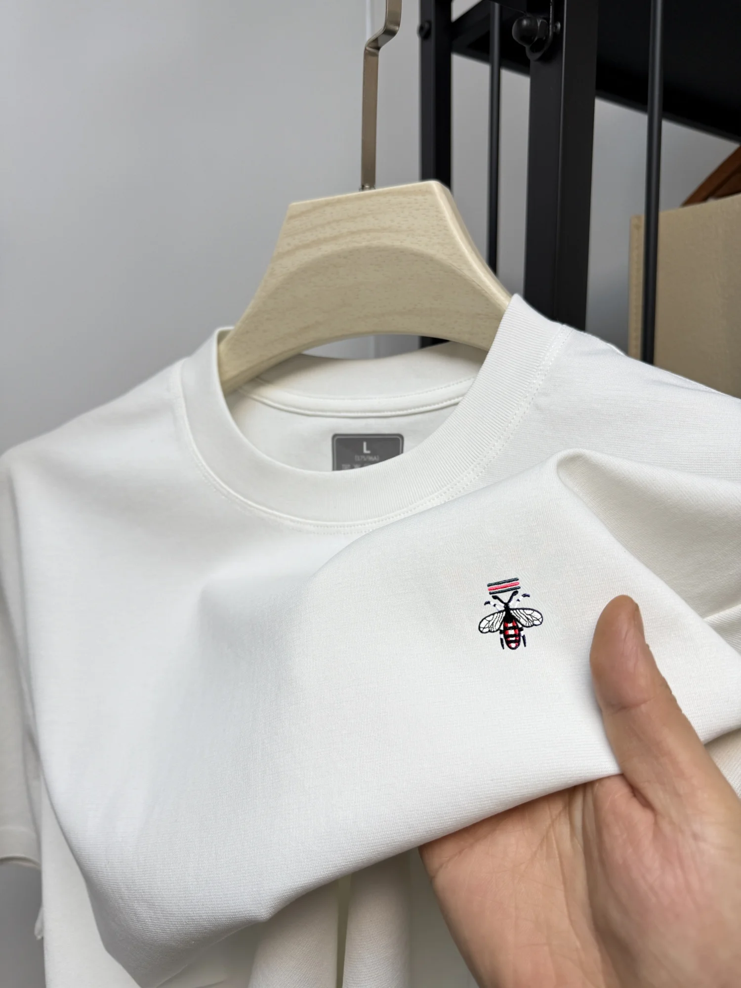 

New seamless high-end brand men's short sleeved round neck T-shirt summer fashion hot selling bee embroidery original Korean top