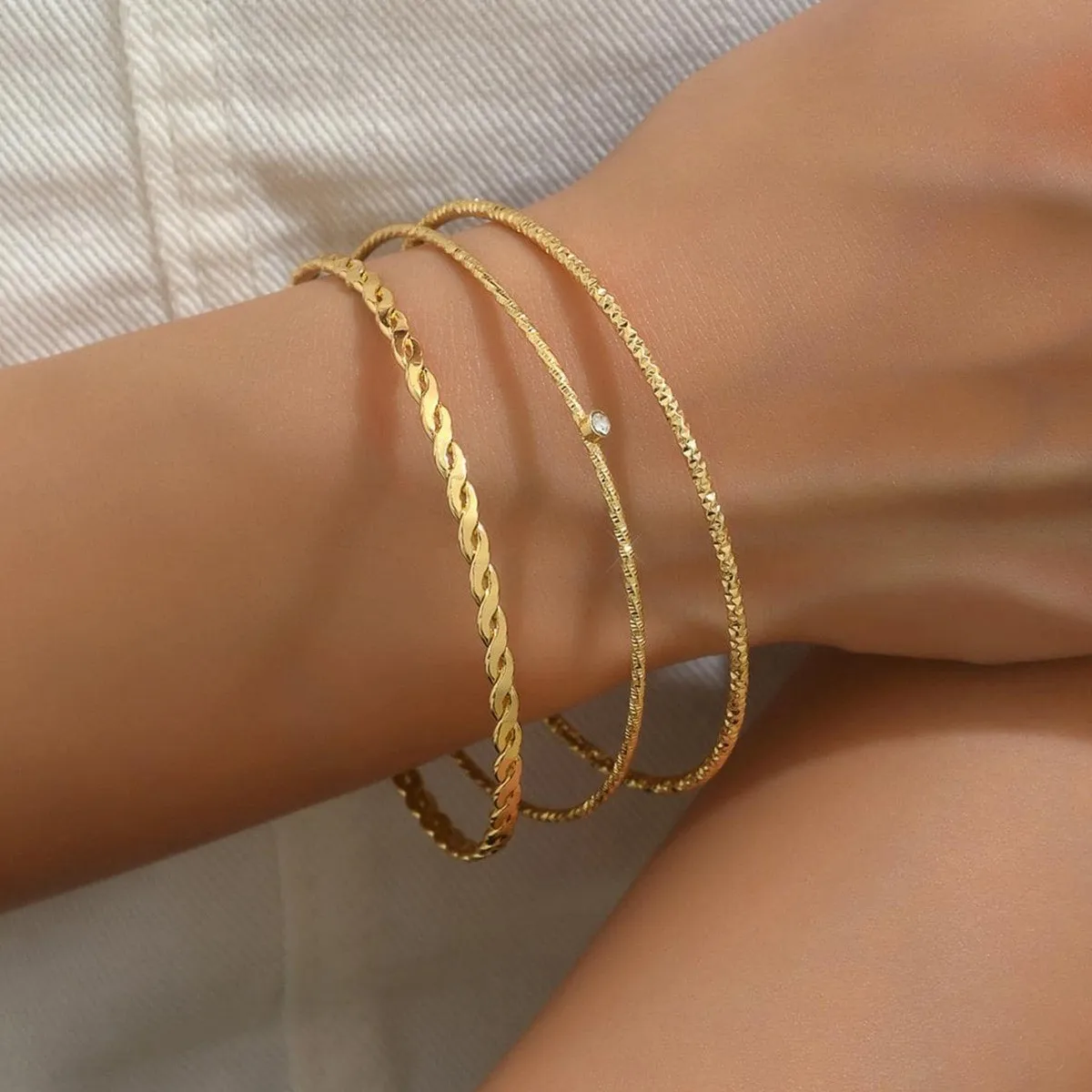 Metal Thin Bracelet Three-Piece Set, Niche Diamond-Encrusted Twist Chain Bracelet Set, Geometric Round Fashion Hand Jewelry