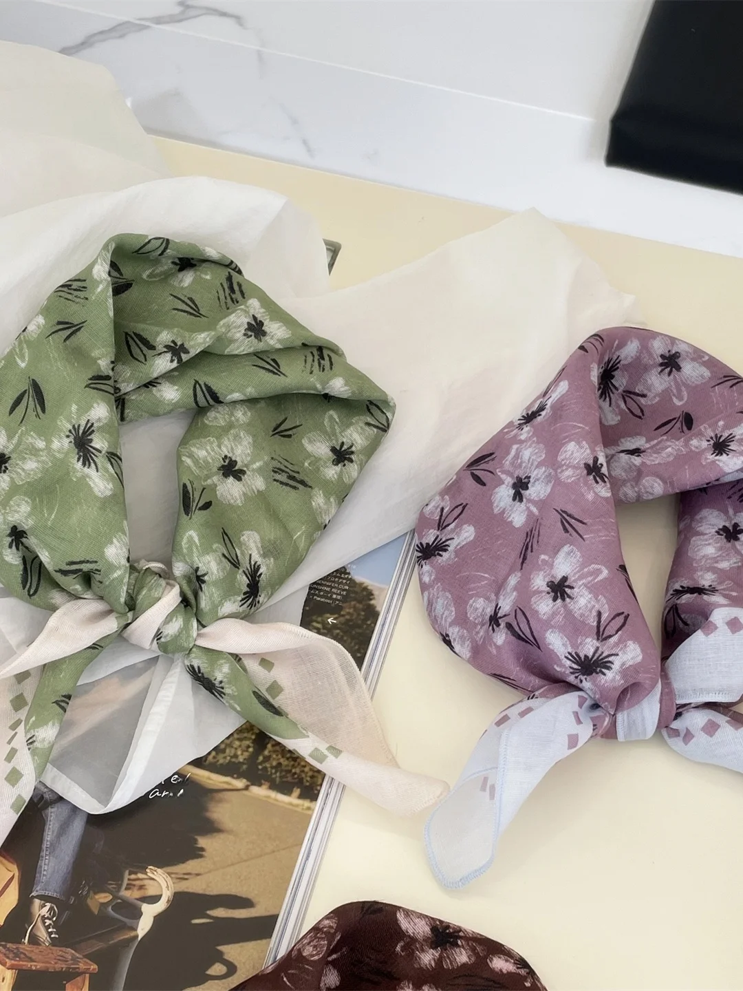 lenco-quadrado-estilo-coreano-com-estampa-floral-para-mulheres-protecao-de-pescoco-no-verao-lenco-decorativo-de-seda-versatil