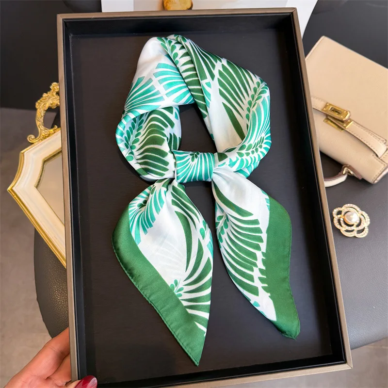 Frühlingsgrüner Luxus-Druck Damen Seidenschal Quadratische Haarschals Foulard Kopftuch Schals Wickeltücher Halstuch Bandana für Frauen