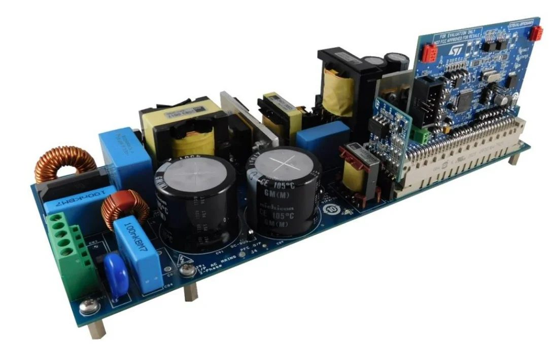 STMicroelectronics STEVAL-LLL009V1 LED-verlichting Ontwikkelingstools 300 W zeer hoge AC-ingangsspanning LED-driver met digitaal vermogen