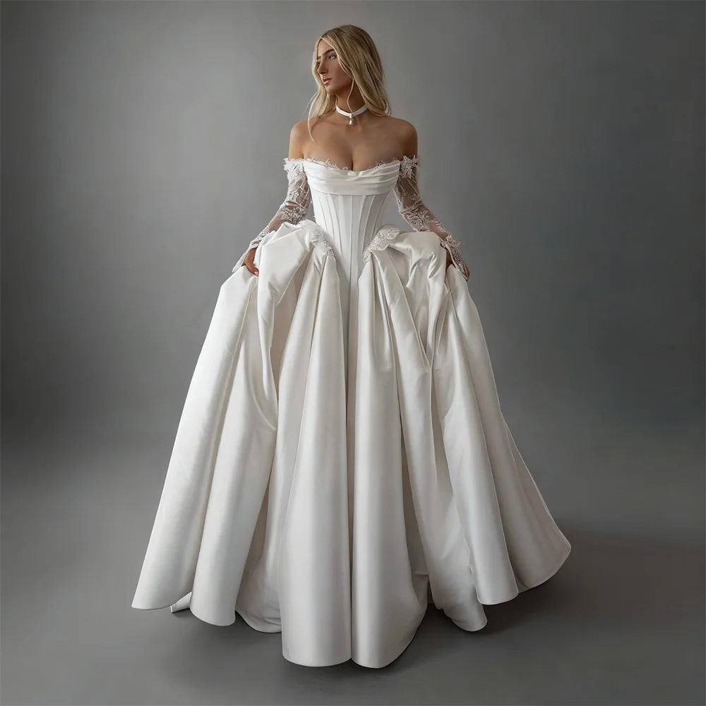 カスタムメイドのボートネック、ロングレーススリーブ、サテンAラインウェディングドレス、オープンレースアップバック、フロア丈、スイープトレイン、花嫁用ガウン