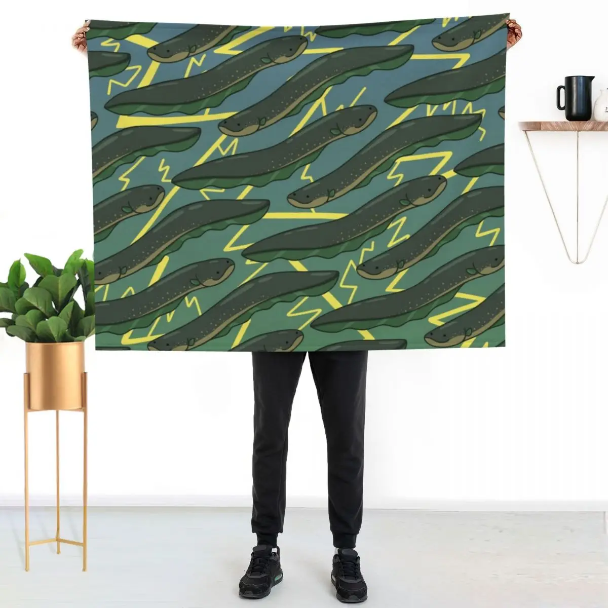 Electric Eel Pattern Throw Blanket Cozy Napping Blanket Gift for Mom Dad