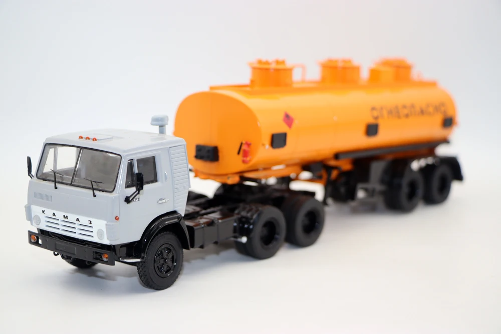 New 1/43 Kamaz 54112 with semitrailer NEFAZ-96742 Tanker USSR Truck Diecast model for collection gift