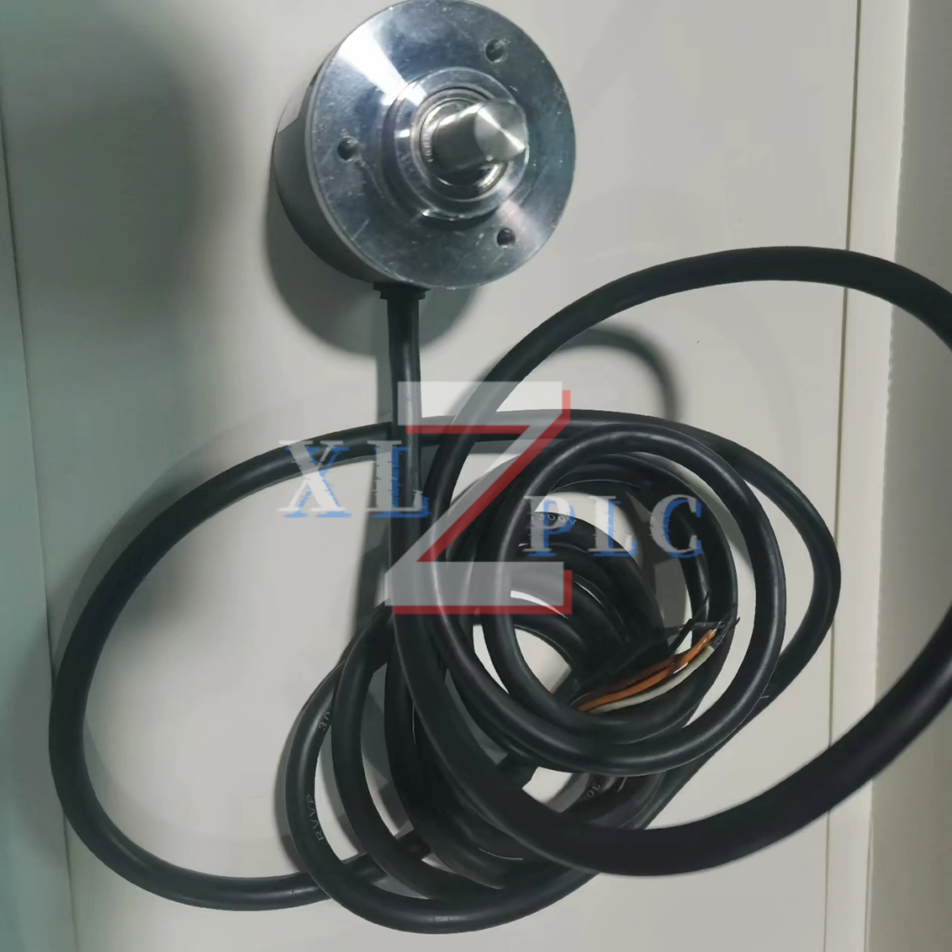 

Rotary Encoder new original E40S8-200-3-N-24