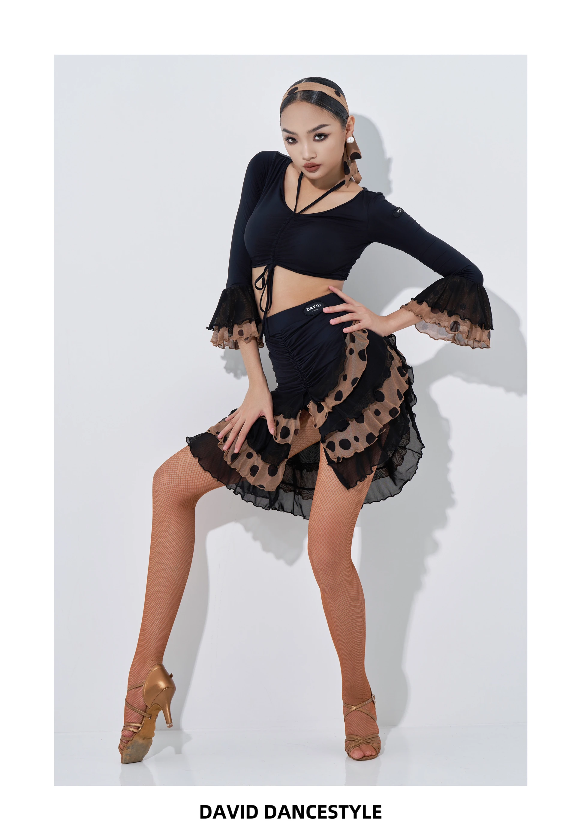 Женский костюм для латинских танцев из Великобритании, комплект из двух предметов, топ с бретелькой на шее, шнурком и зубчатым краем, юбка для латинских танцев, бальных танцев