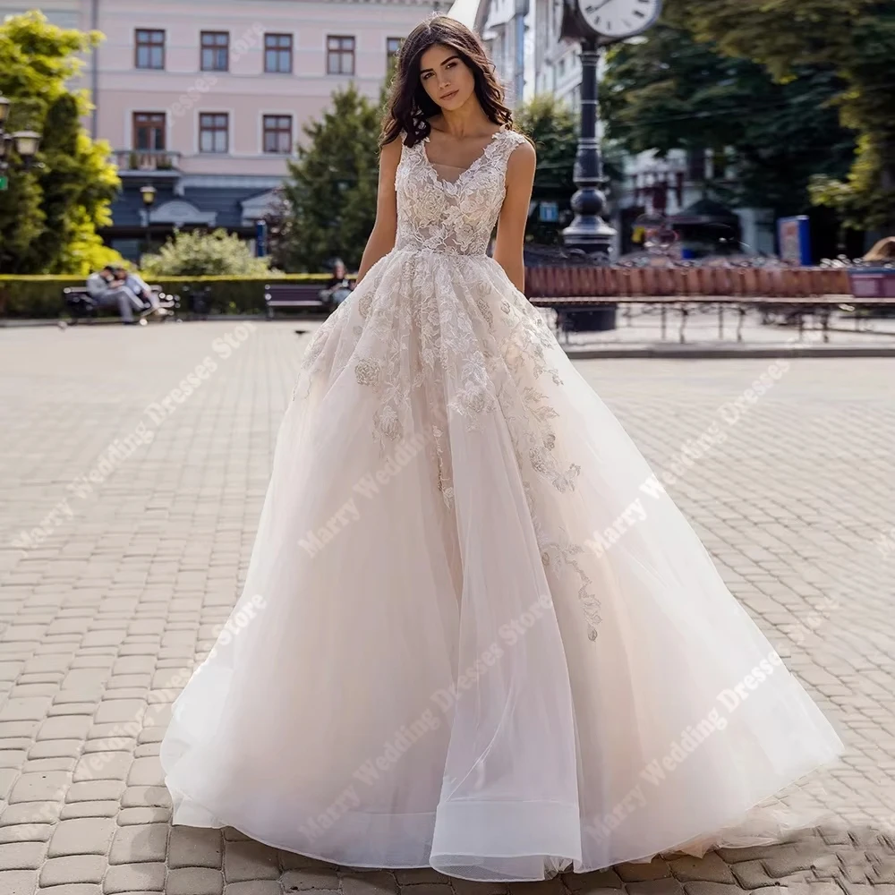 

2025 Elegant A-Line Women Wedding Dresses Fascinating Lace Applique Bridal Gowns Princess Sleeveless Robes De Mariee Customized