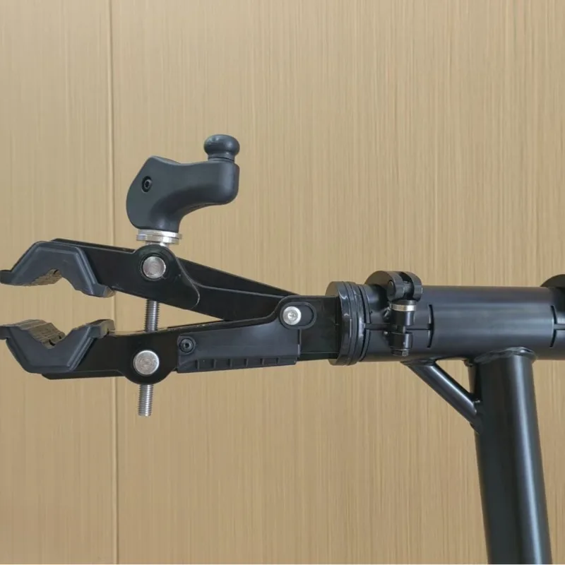 Larger bicycle universal repair rack, aluminum chuck folding quick-release repair rack