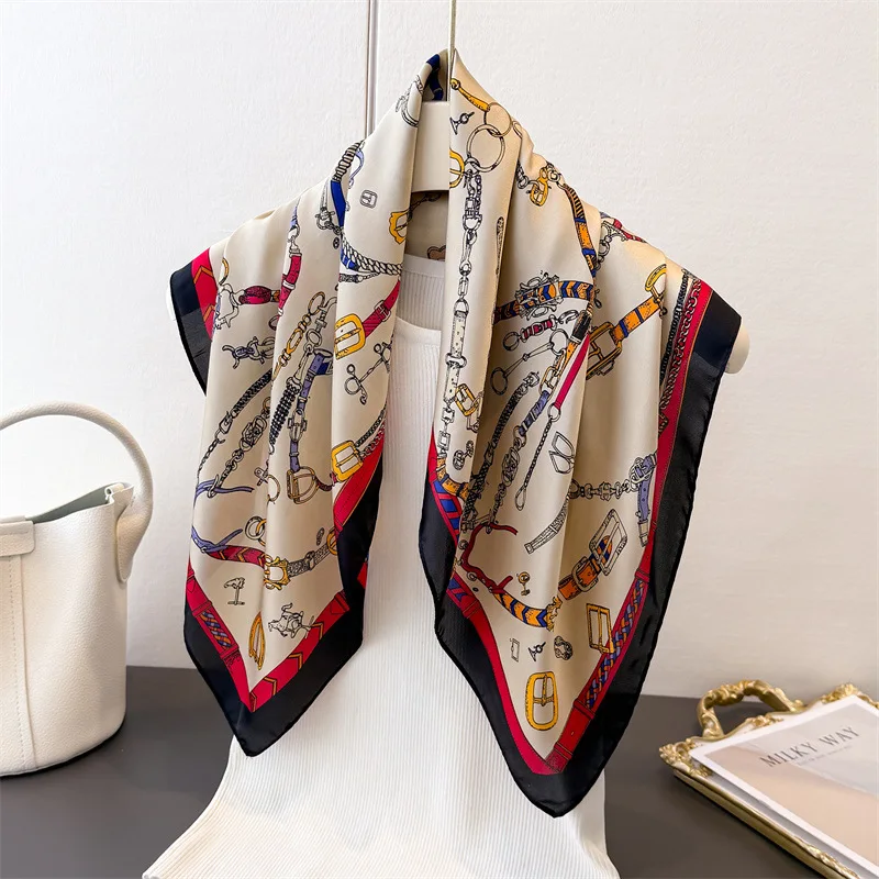 Pañuelo cuadrado de lujo con estampado de cadena para mujer, elegante hiyab para damas, pañuelo suave de imitación de seda, chal para viaje