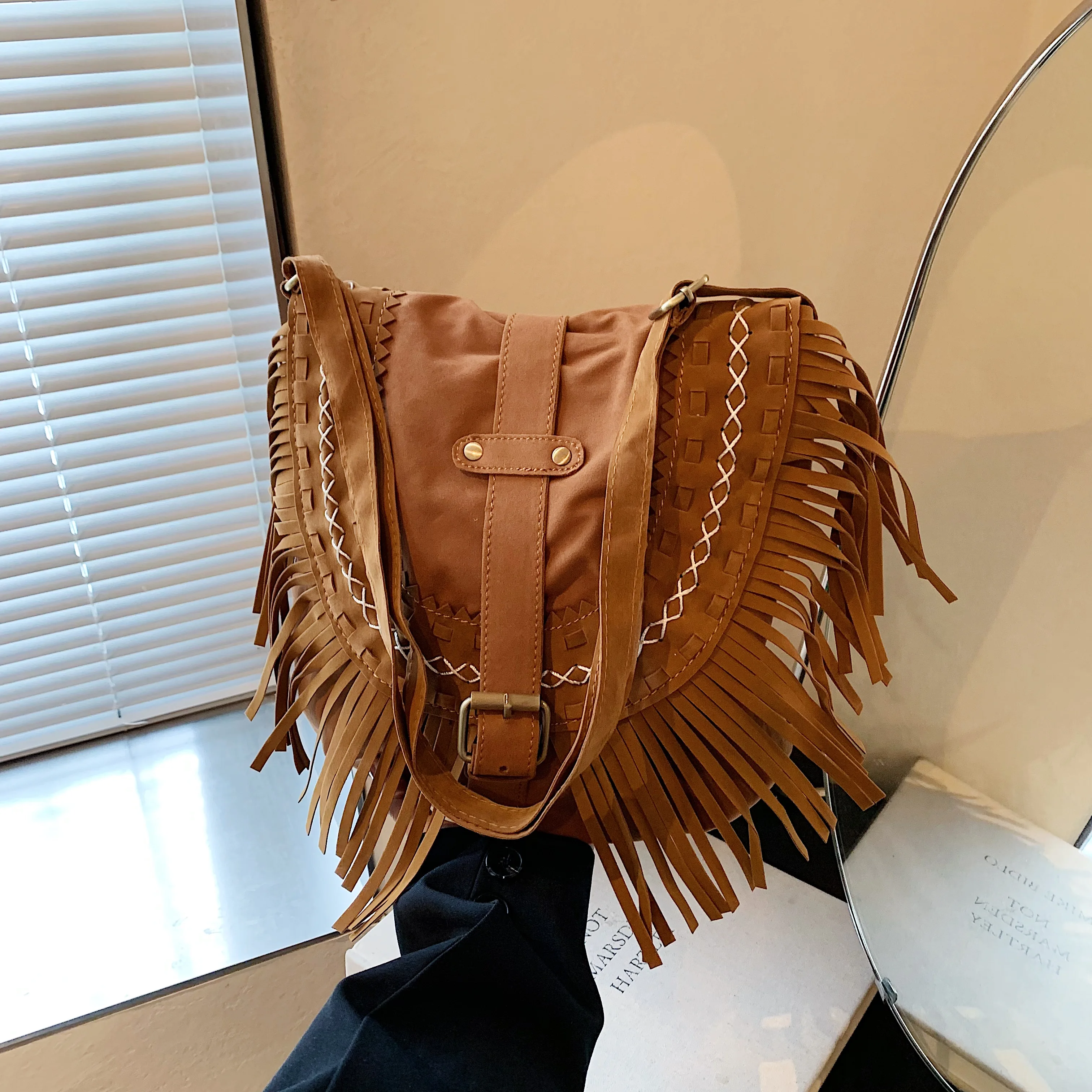 Tassel Bag Retro Western Cowboy Saddle Bag Minority Ethnic Style Crossbody Bag Women Travel Vacation Leisure