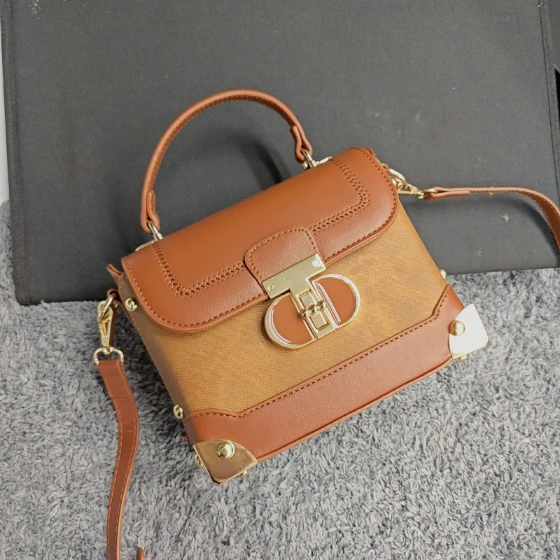 

Delicate Women's Handbag and Messenger Bag - Fashion, Multifunctional, Light Luxury, Advanced Feeling, Commuting, Design Sense