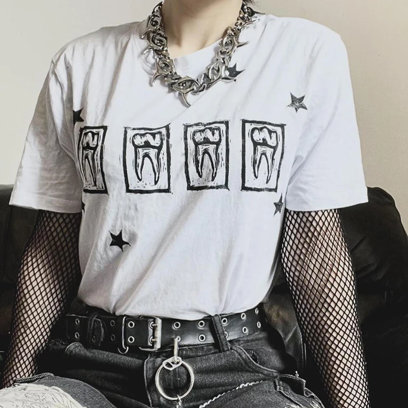 four leaf clover graphics Print Tee Emo Girl Grunge Streetwear Harajuku Goth Cute Short Sleeve Y2K clothes T-shirts Top woman