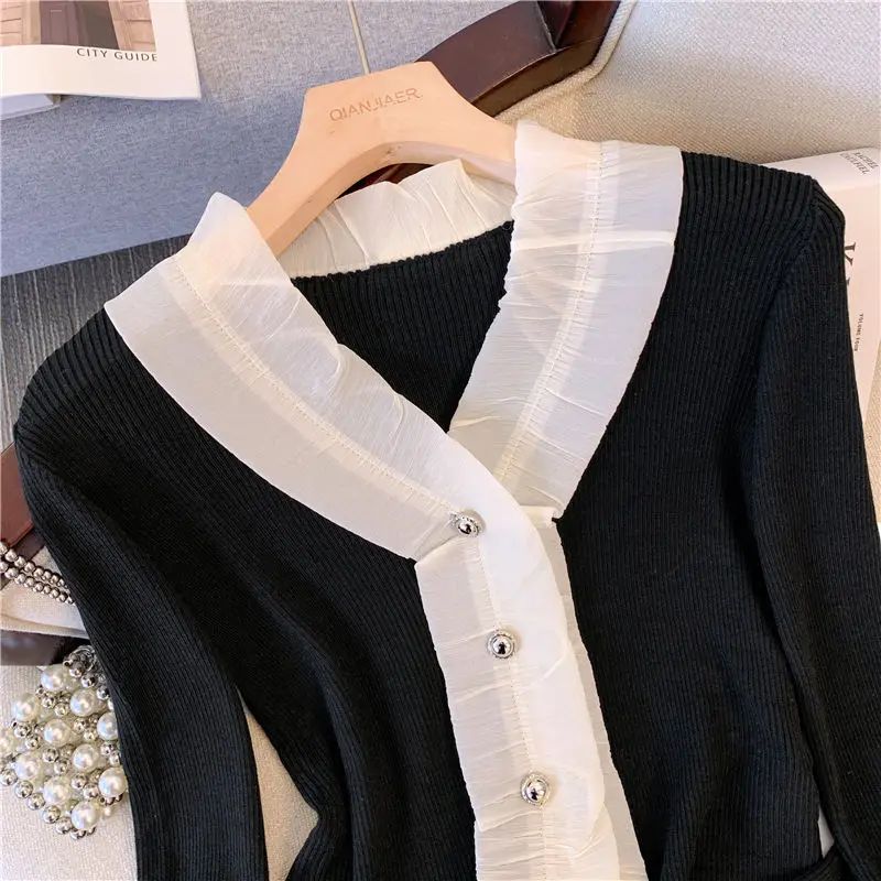 Cárdigan ajustado de manga larga con cuello en V, Top corto empalmado de encaje de estilo francés, Otoño e Invierno 2025