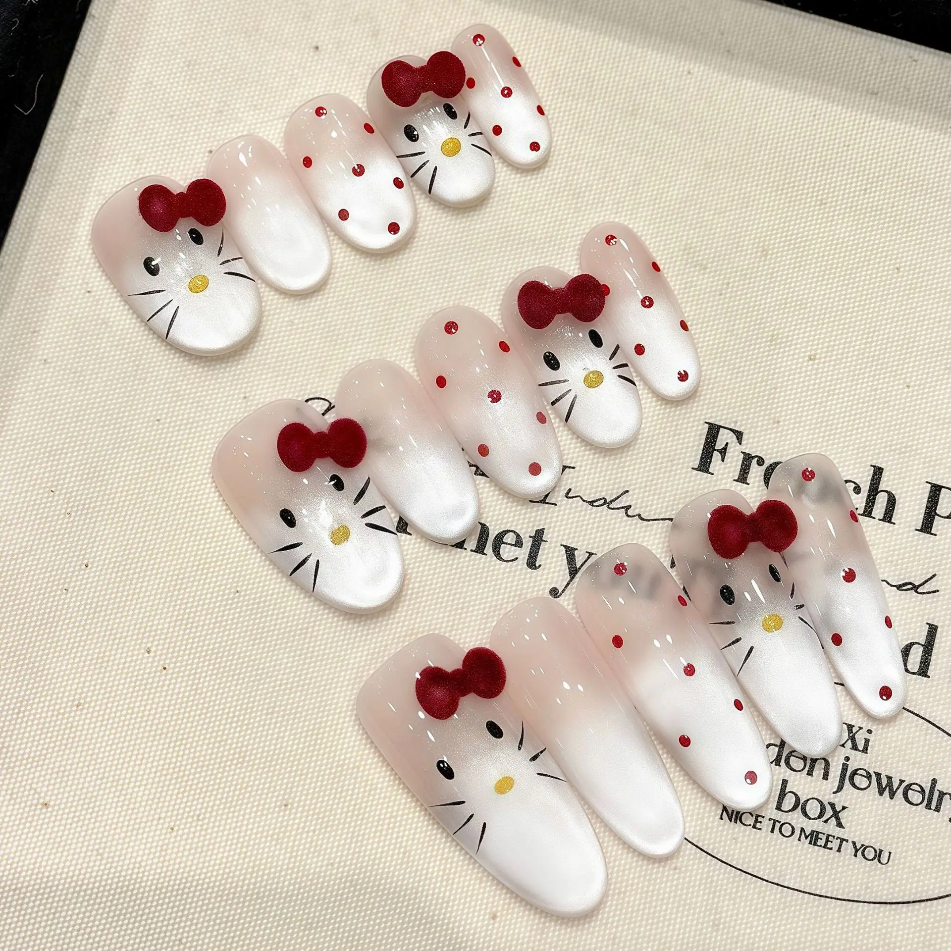 

10pcs Pure Hand Pressed Oval Nail Art,Beautiful Fake Nail,Cute Velvet Kitten With Polka-Dot Cat Eyes,Suitable For Women