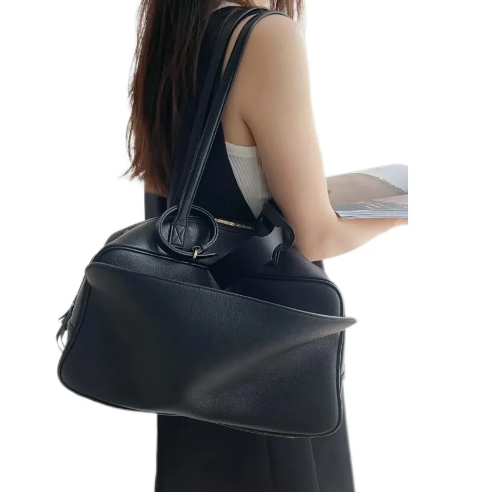 

Autumn and Winter Models, Niche Underarm Fashion, Foreign Style, Commuting Versatile Models, Messenger Large-capacity Handbags