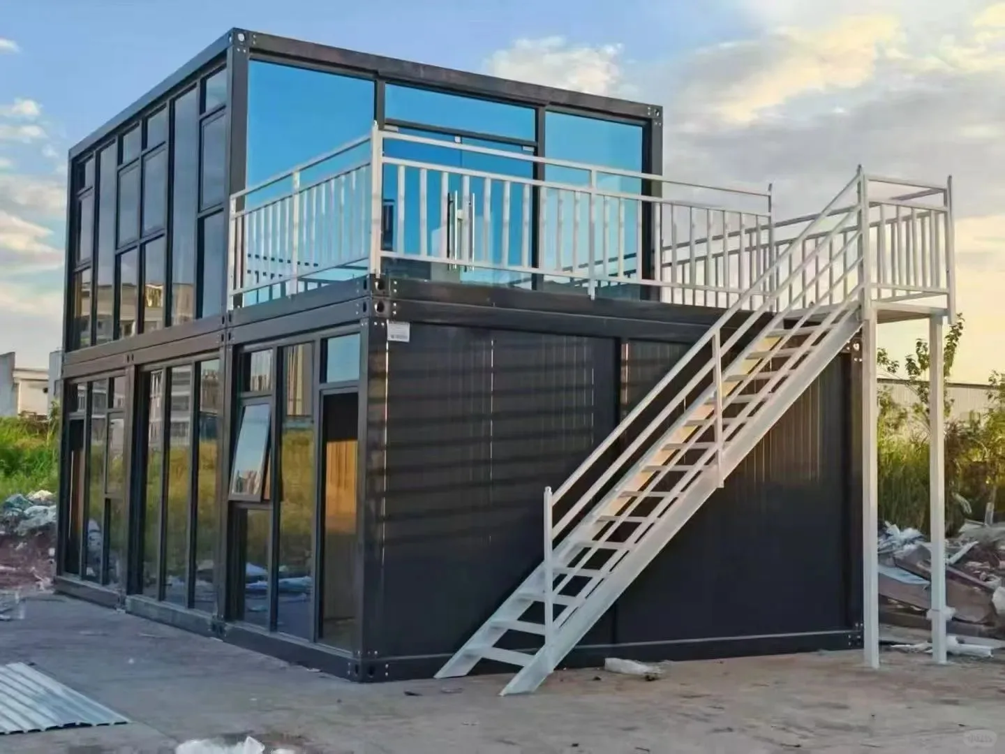 Custom-Made Two-Story Office Building with Integrated Living Space Mobile Housing Design