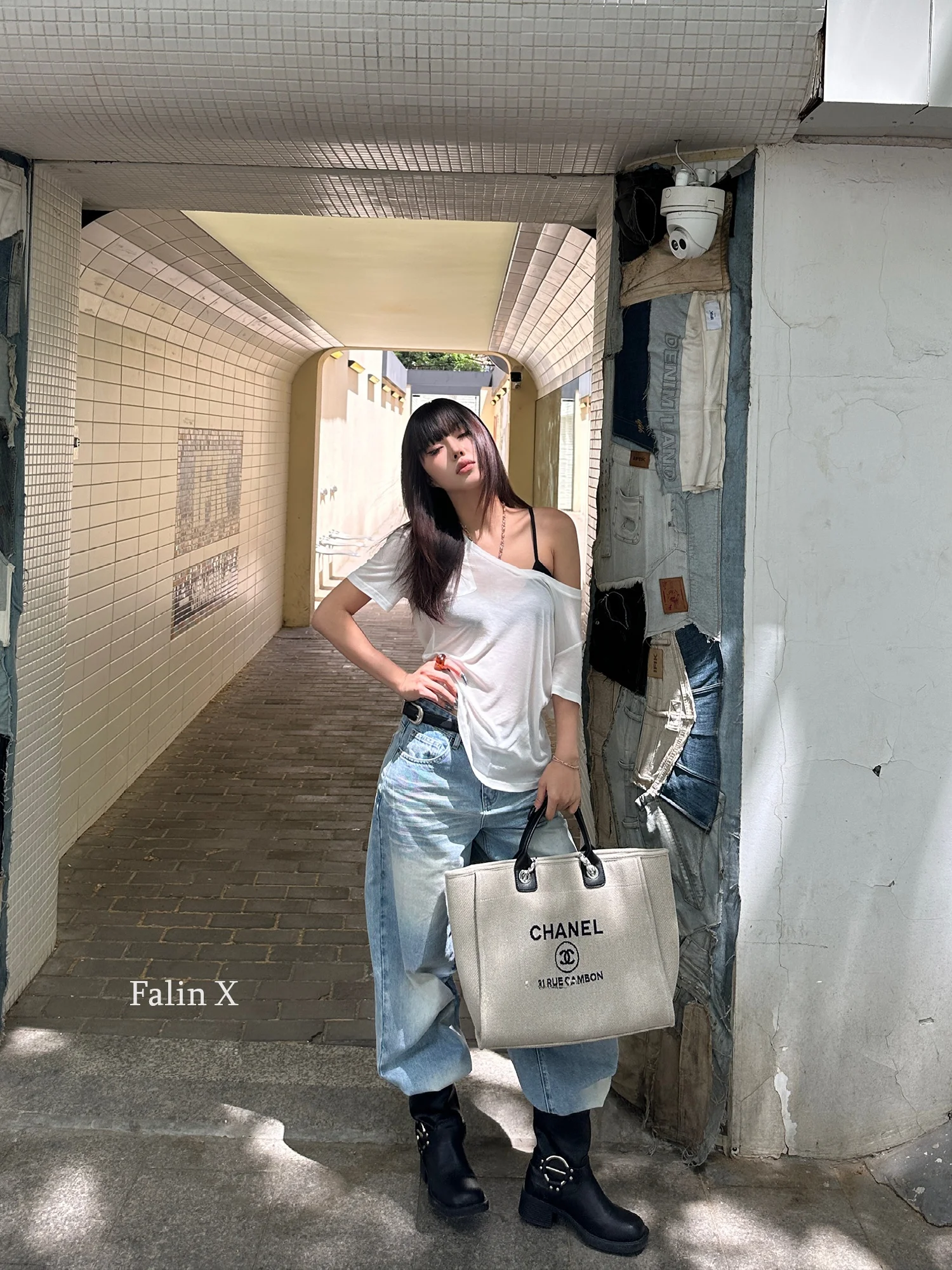 

Женская свободная футболка Falin X с V-образным вырезом, летняя повседневная модная модель с асимметричным плечом, дышащий топ