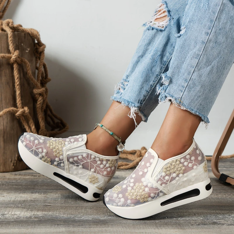 2024 Women\'s Sneakers Floral Embroidery Casual Shoes For Women Mesh Platform Wedges Shoes Fashion Comfortable Women Heeled Shoes