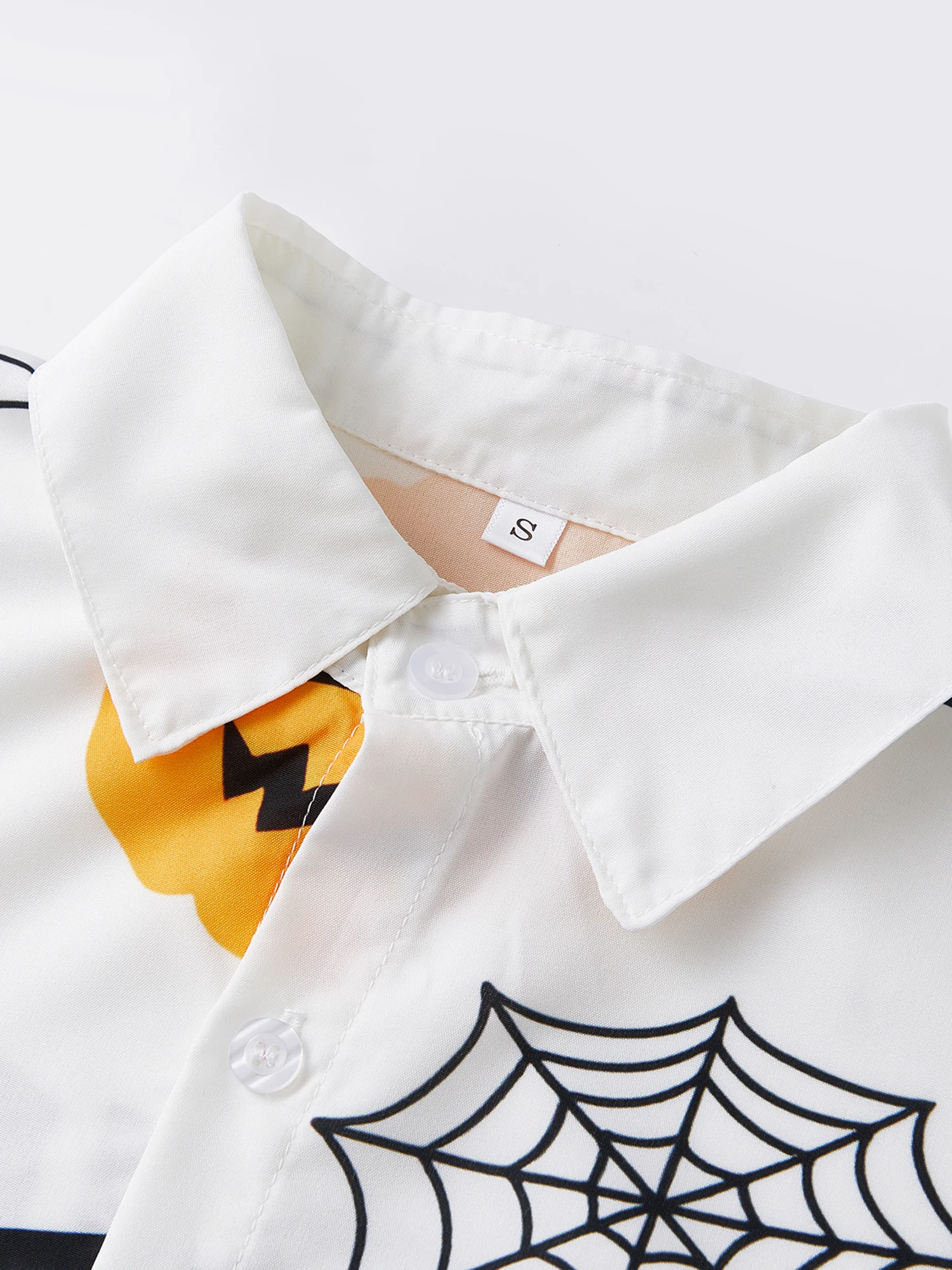 女性用ハロウィンシャツ ボタンダウン カジュアル ルーズフィット ゴースト スパイダーウェブプリント ターンダウンネック 長袖トップス 秋用