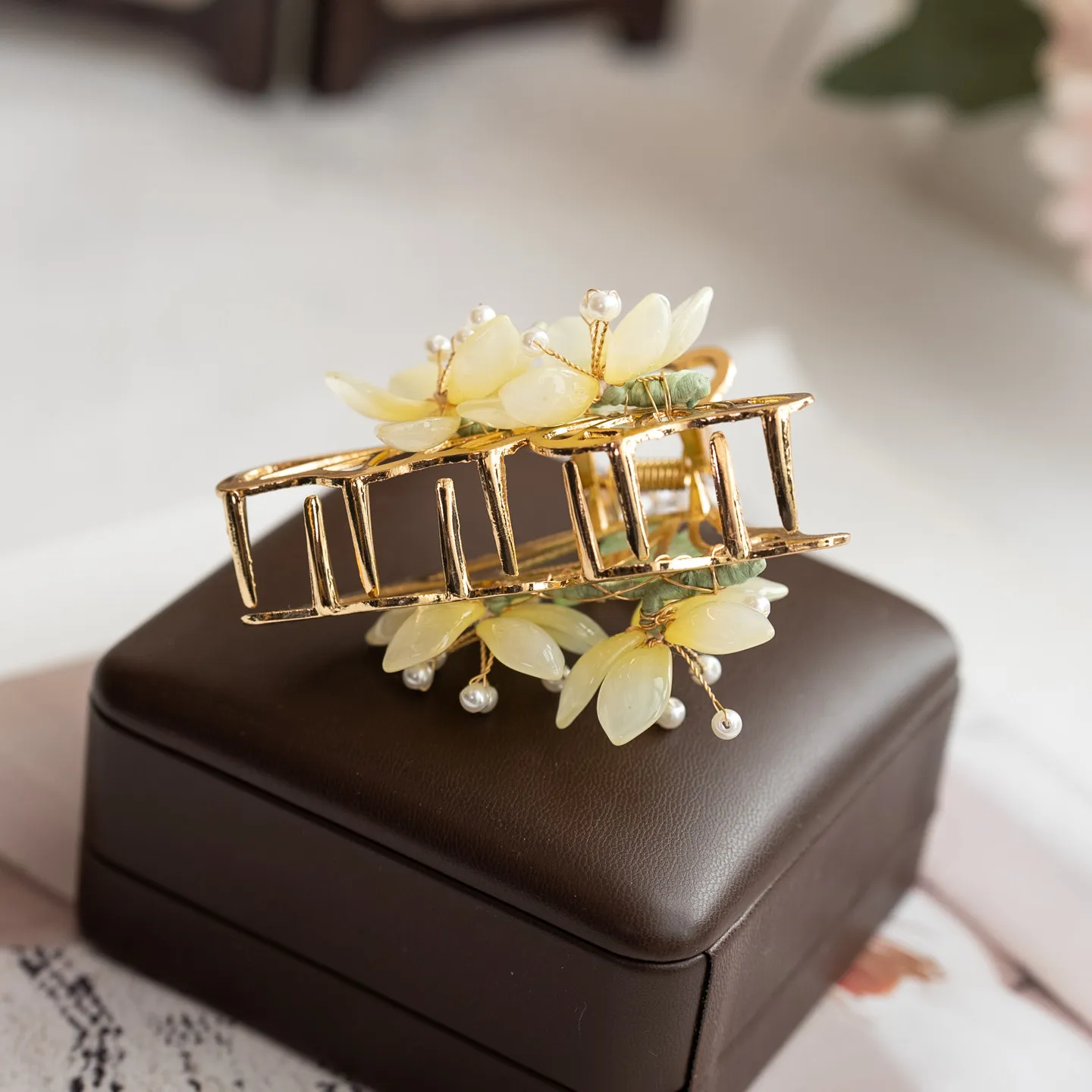 Vintage Chinese Hanfu Yellow Flower Tassel Pendant Hair Claw Clip For Women Summer Back Head Bun Updo Daily Party Hair Accessory