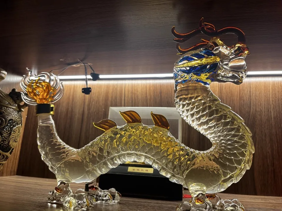 Dragon shaped Chinese Zodiac whiskey decanter Glass Alcohol Bottle for Liquor Scotch Bourbon Gifts for Men Him 1000ML - Image 3