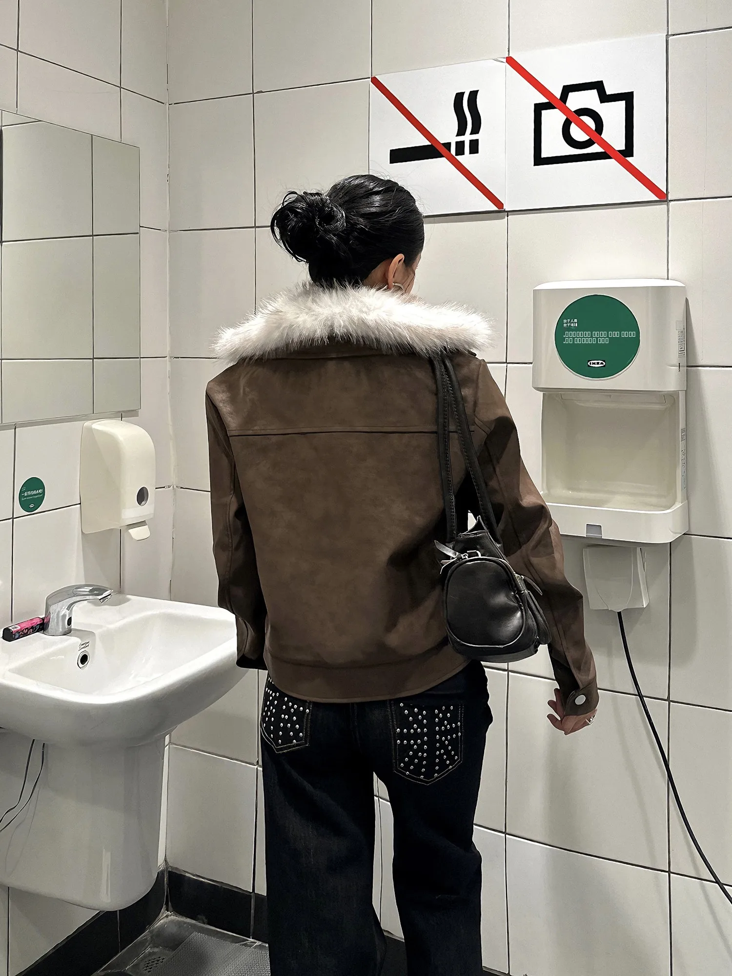 Jaqueta Feminina de Couro Sintético Estilo Americano Retrô Quente para Outono/Inverno, Casaco Acolchoado com Gola de Pele e Efeito Emagrecedor