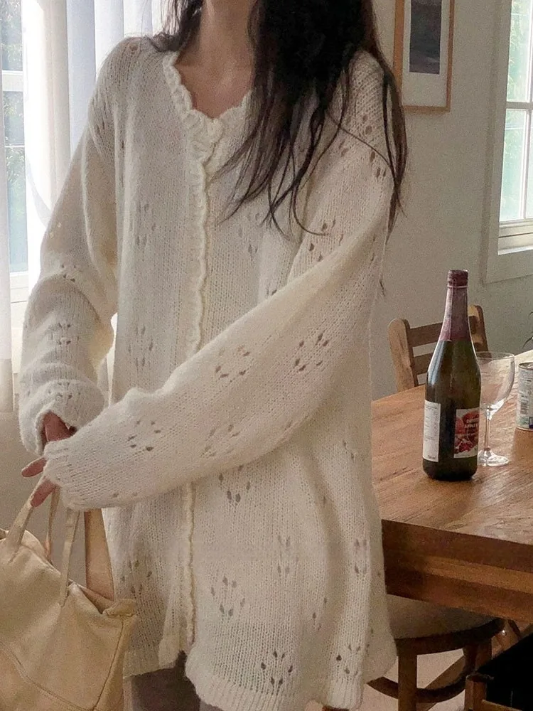 シックなクラウドエッジラウンドネックシングルボタン長袖ニットドレス女性の甘い若々しい中空刺繍春ドレス