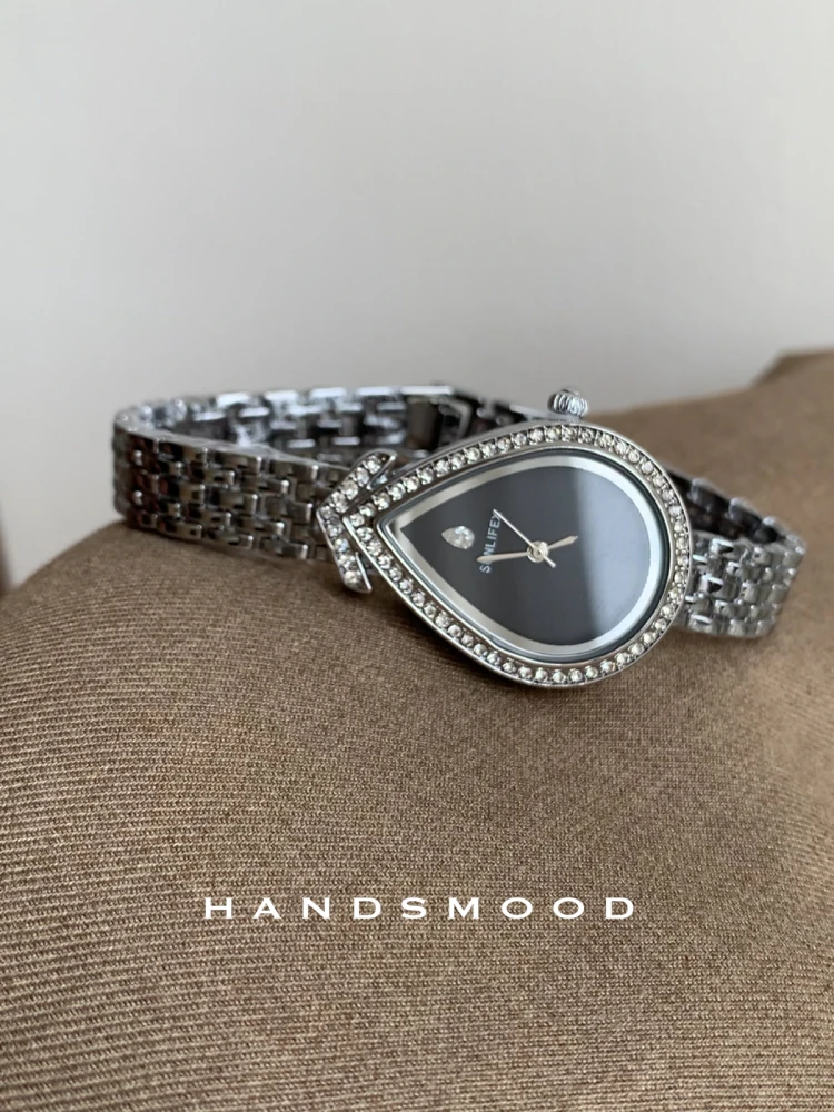 

Silver and black teardrop designFrench retro styleexquisite and elegant women's watch, clock watch, delicate women's wristwatch.