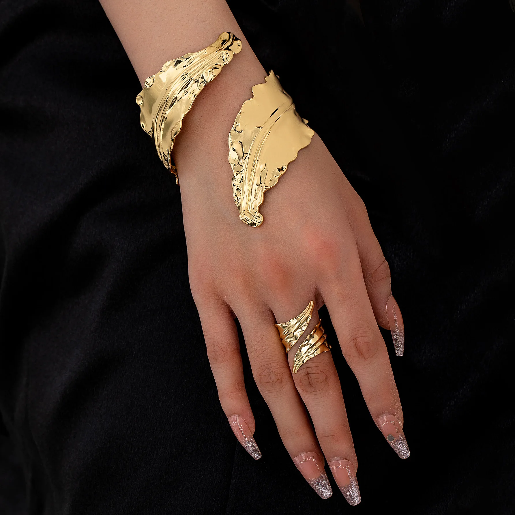 Vintage Pleated Leaf Bracelet Spiral Opening Adjustable Ring Set for Women Girls Accessories Fashion Jewelry Accessories