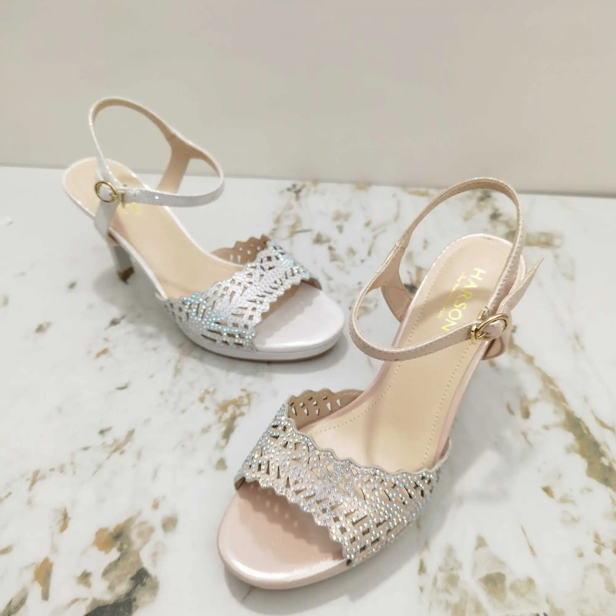 ファッショナブルな女性のサンダルユニバーサル太いヒール夏の靴ミドルヒール女性のサンダル-hm776-レザーアップアップカジュアル