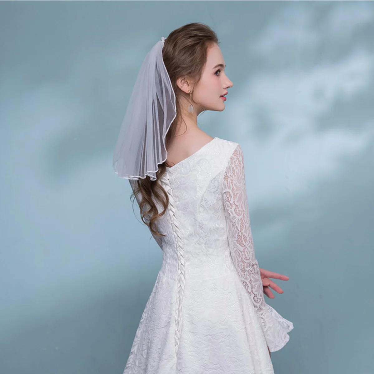 Elegant Short Wedding Veil Tulle Bridal Veils with Comb and Ribbon for Bride Flower Girls Wedding Party Photography(White) image 3