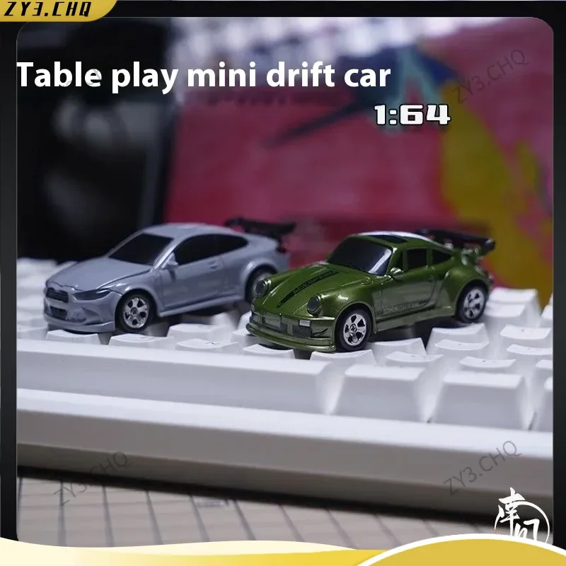 2026 Nieuwe 1/64 Rc Auto Desktop Afstandsbediening Auto Speelgoed Stunt Afstandsbediening Drift Auto Rc Mini Racing 2.4g Simulatie Speelgoed Model Gift