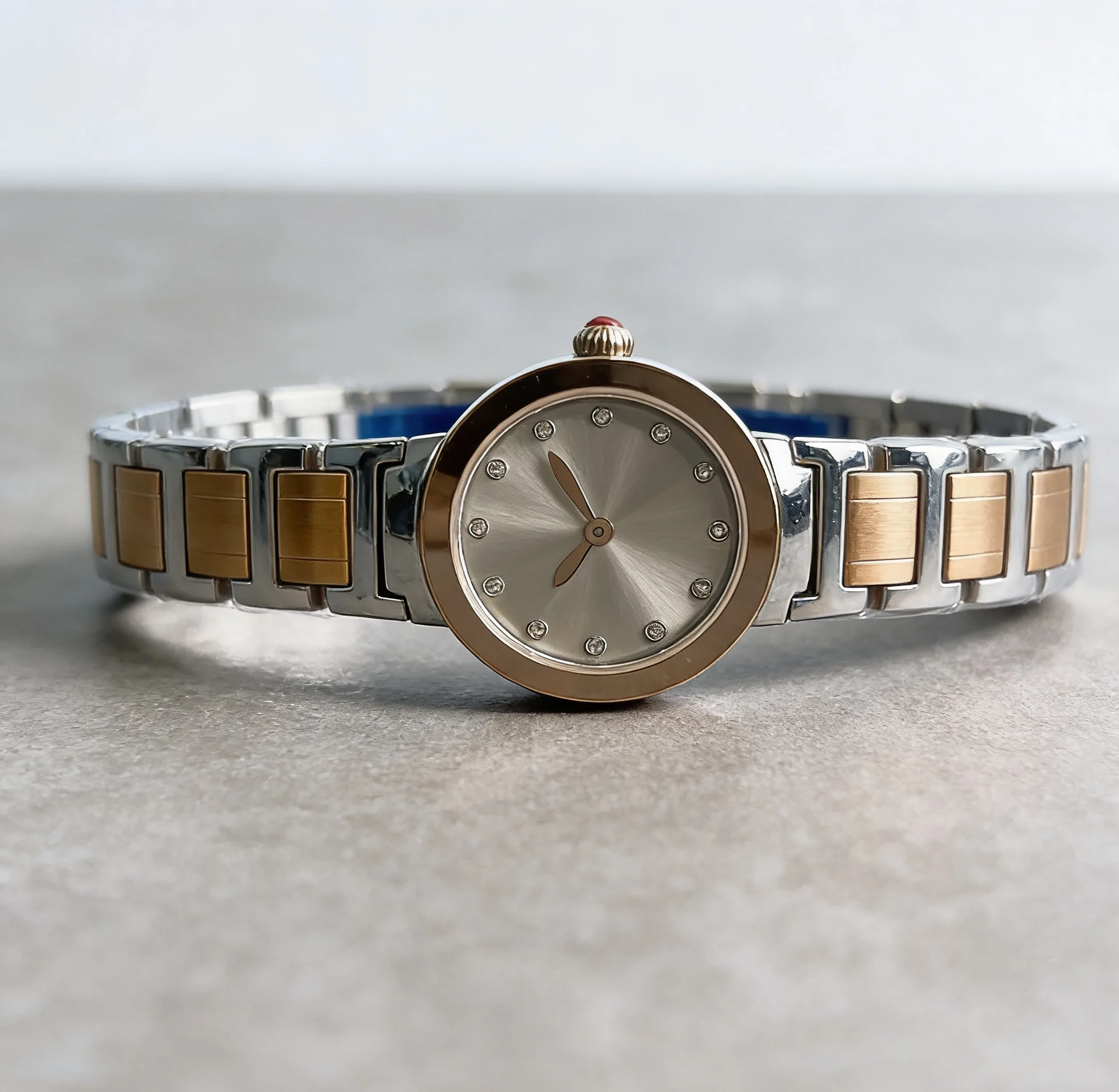 

Fashion temperament minimalist with gold steel belt with quartz women's watch