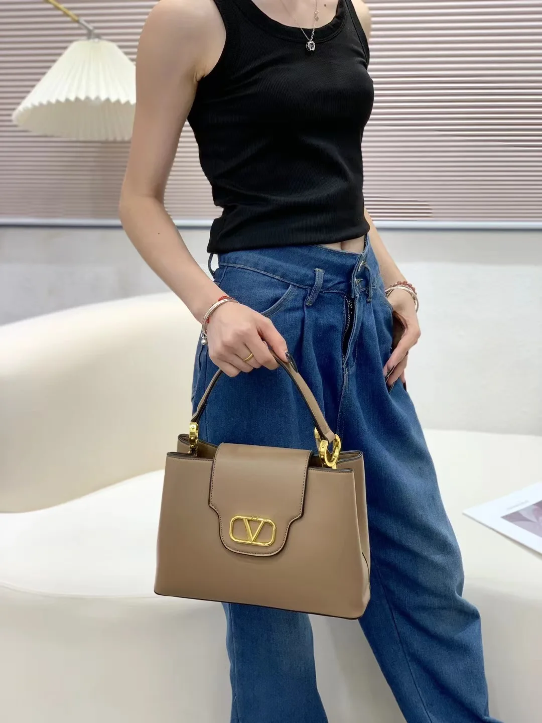 

2026 Весенняя однотонная сумка-ведро с надписью - женская сумка через плечо, повседневная модная сумка-тоут