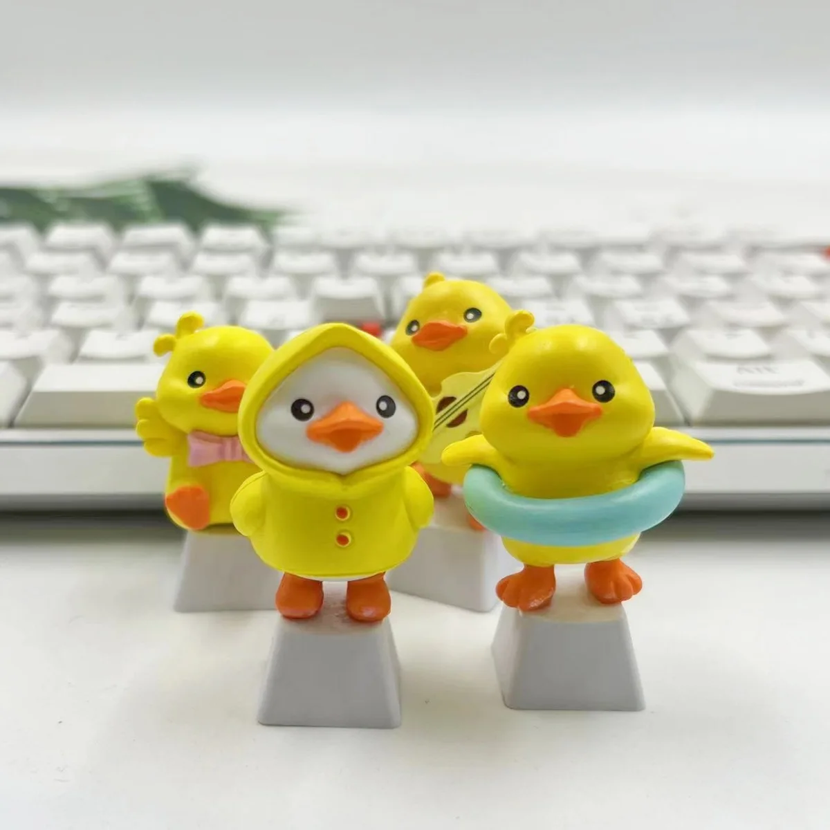 

3D Personalized Yellow Duck Keycaps Handmade Cross Axis Mechanical Keyboard Keycaps Decorative Gift