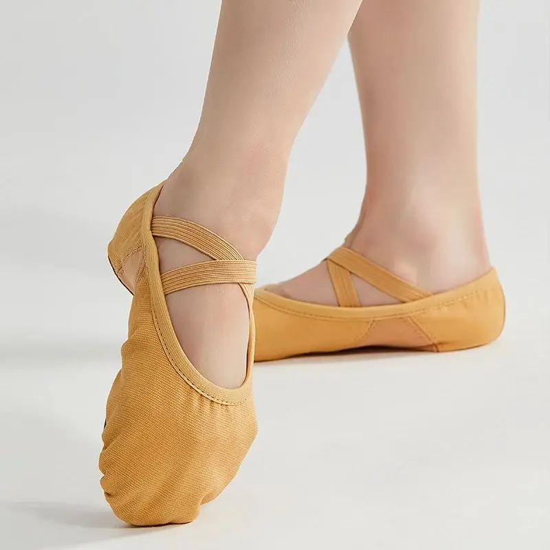 

Балетки для девочек, женские мягкие танцевальные тапочки на плоской подошве с разделенной подошвой для девочек и взрослых, нескользящие балетки для йоги для женщин, размер 23-45