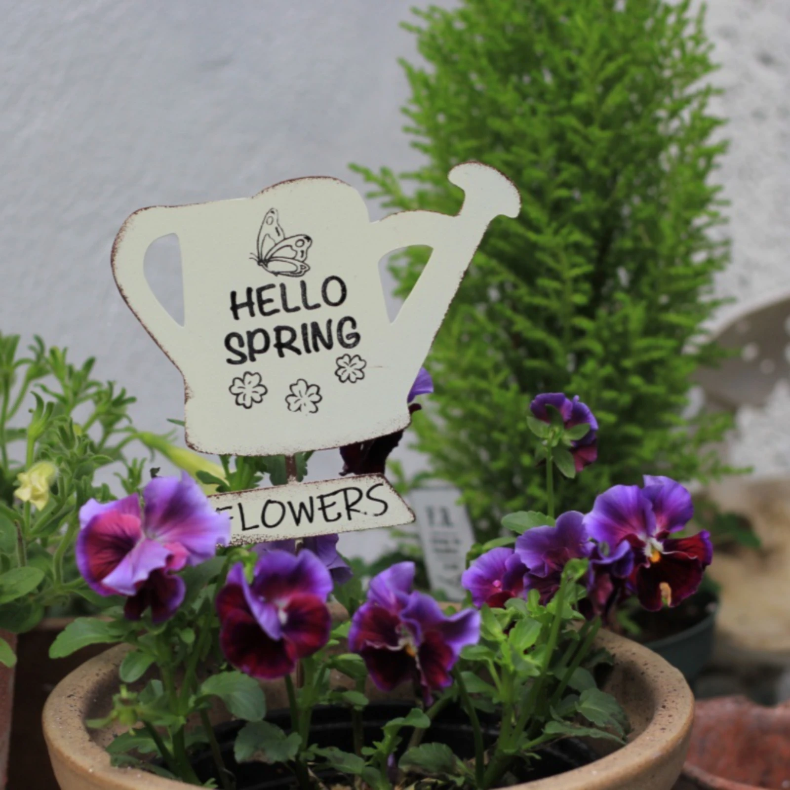 

Watering Can Stake Decorative Seasonal Sign Stake Metal Watering Can Decor Hand-Painted Yard Art Weather Resistant
