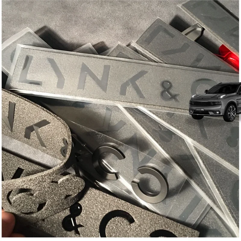 لـ Lynk&Co 01 02 03 05 06 زخرفة باللونين الأسود والإنجليزي تعديل حروف شعار سيارة خاص خلف السيارة لـ