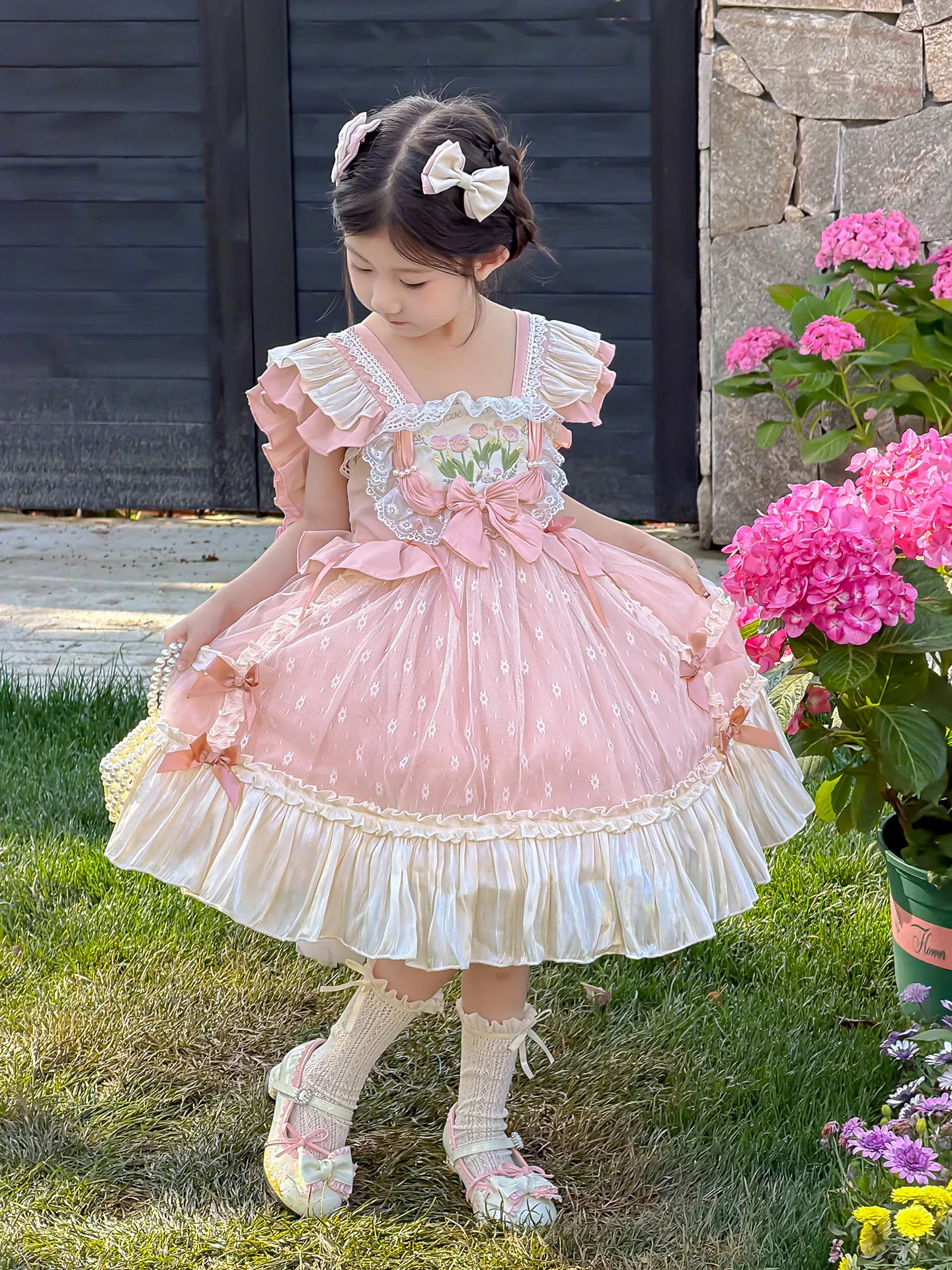 vestito-estivo-per-bambine-stile-principessa-con-gonna-in-rete-linea-ad-a-vita-media-dettagli-ricamati-tessuto-morbido-moda-bambini