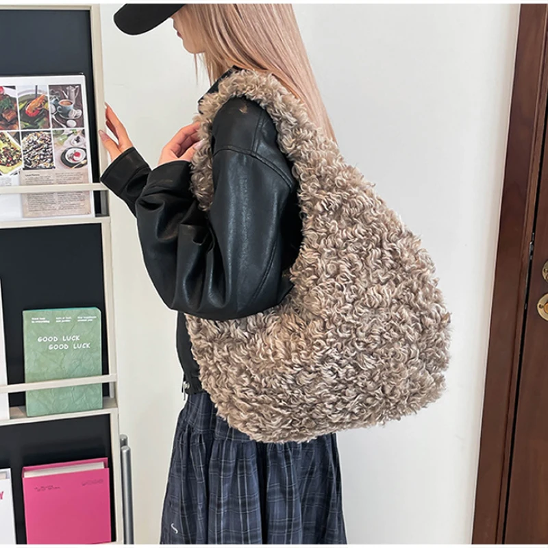 Flauschige, lockige Kunstfell-Hobo-Schultertasche, Plüsch-Halbmond-Unterarmtasche, weiche Teddy-Fuzzy-Halbmond-Handtasche, warme Winter-Handtasche für Damen – Detail 7