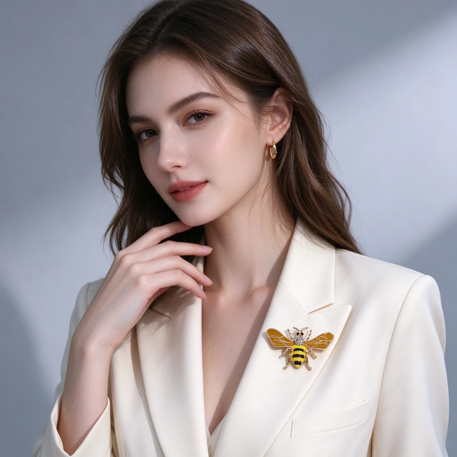 Vintage Enamel Bee Brooch, Diamond-Encrusted Insect Pin, Alloy Enamel Coat Accessory, Wholesale in Stock