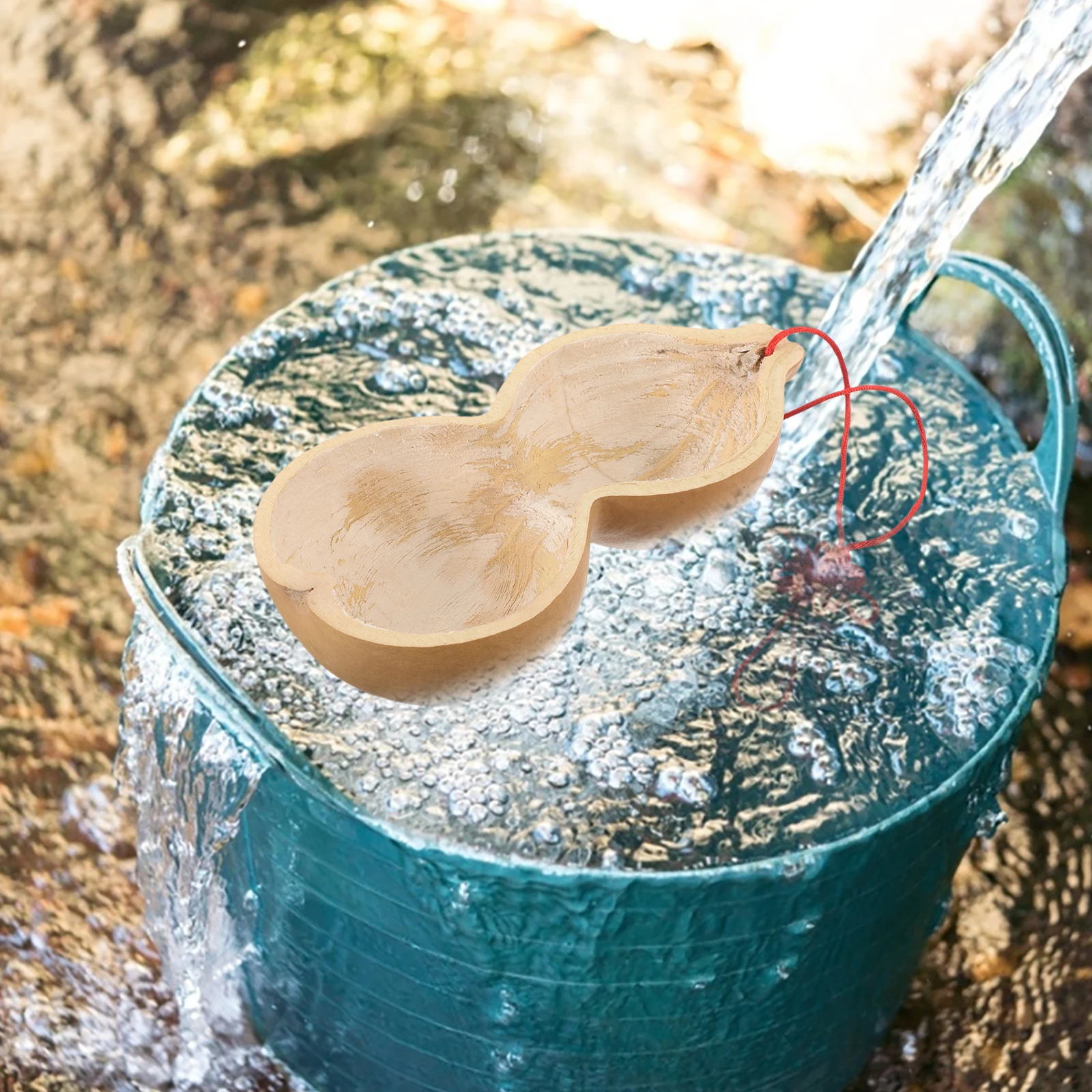 

Natural Gourd Water Scoop Half Bath Ladle Multi Use Bathroom Kitchen Gardening Lightweight Portable Handmade Decorative