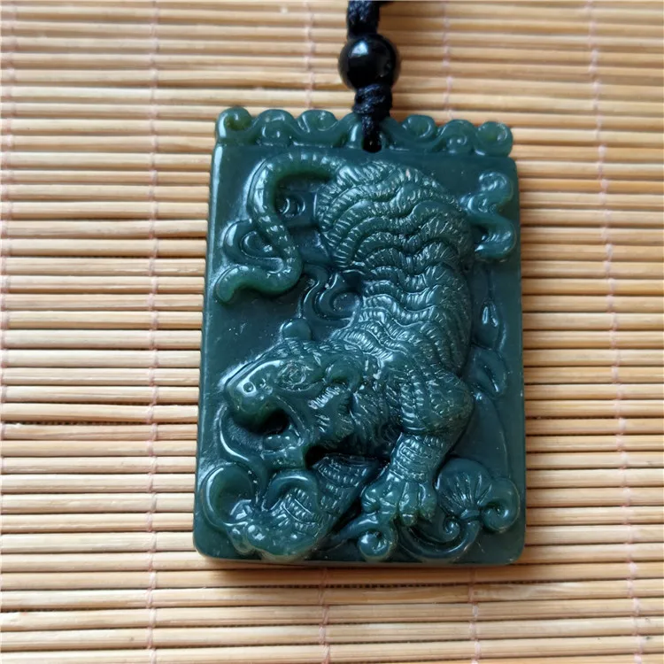 Natural Hetian jade tiger tiger zodiac tiger pendant plaque men women pendant necklace high quality premium pendant jewellery