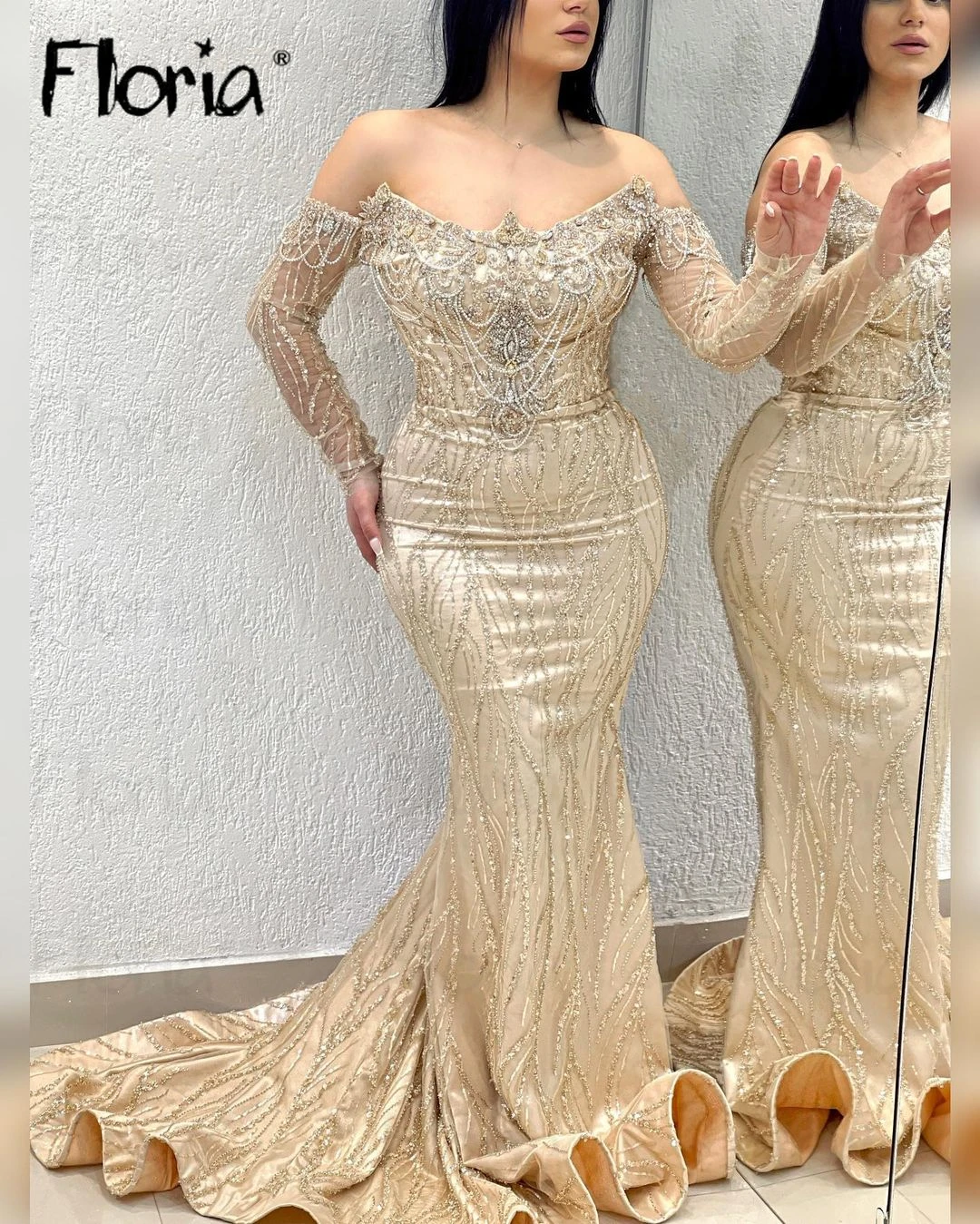 

Shiny Champagne Off Shoulder Long Sleeve Wedding Night Dress 2024 Crystals Chains Mermaid Sweep Train Celebrity Prom Dresses