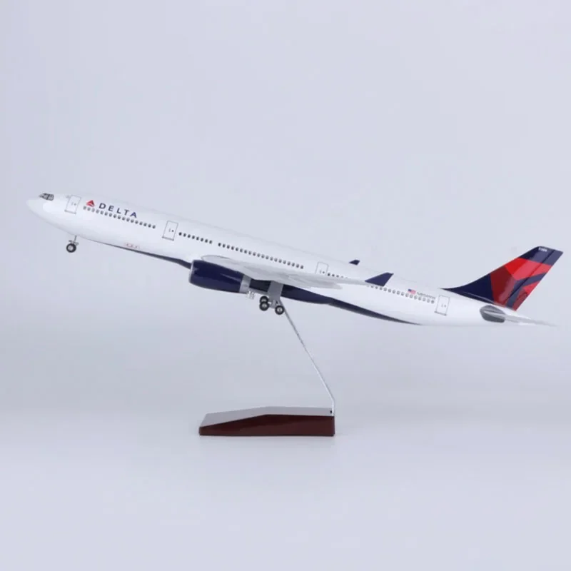 Imagem -04 - Air Delta-airway Aircraft Assembly Toy Avião Modelo Base Roda Luzes Resina Plástica 47cm 1:135 Escala 330 A330 Modelo Novo