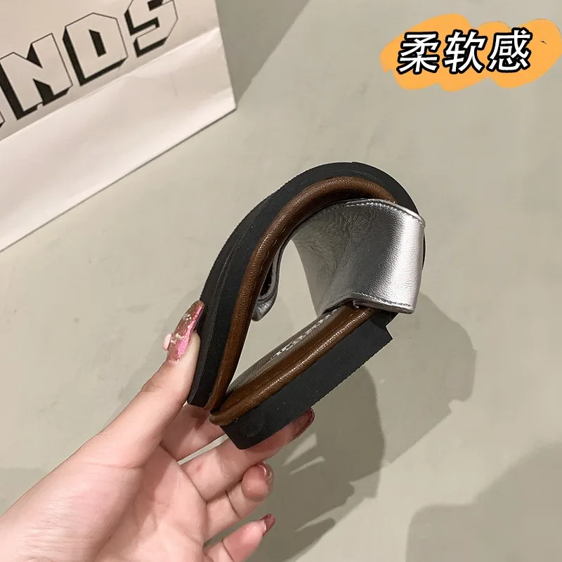 Women's 2026 New Summer Fashion Flip-Flops — Casual, Comfortable, Versatile, and Durable Flat Sandals for Beach & Vacation